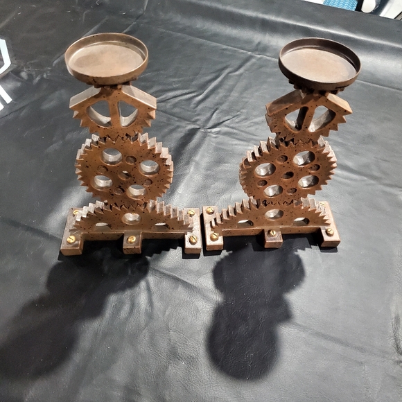 Salvage inspired bronze-effect candlestick. Suitable for pillar candles - Picture 6 of 6